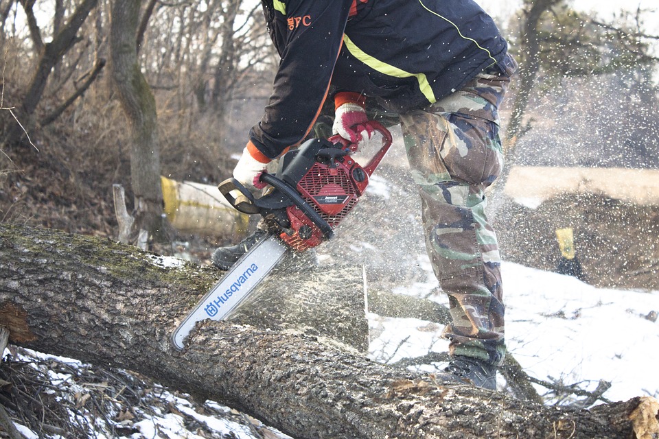 man using Chainsaw